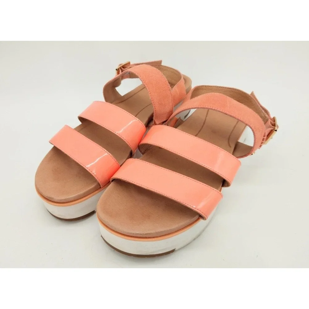 UGG Coral‎ Platform Sandals Women's Size 10 Patent Strap Summer Comfort Shoes